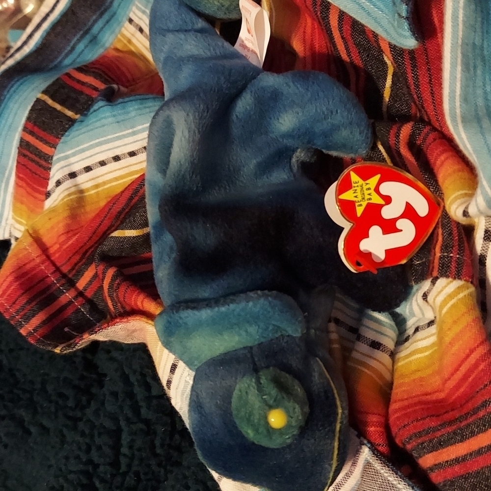 Rare beanie! Iggy with rainbows tags